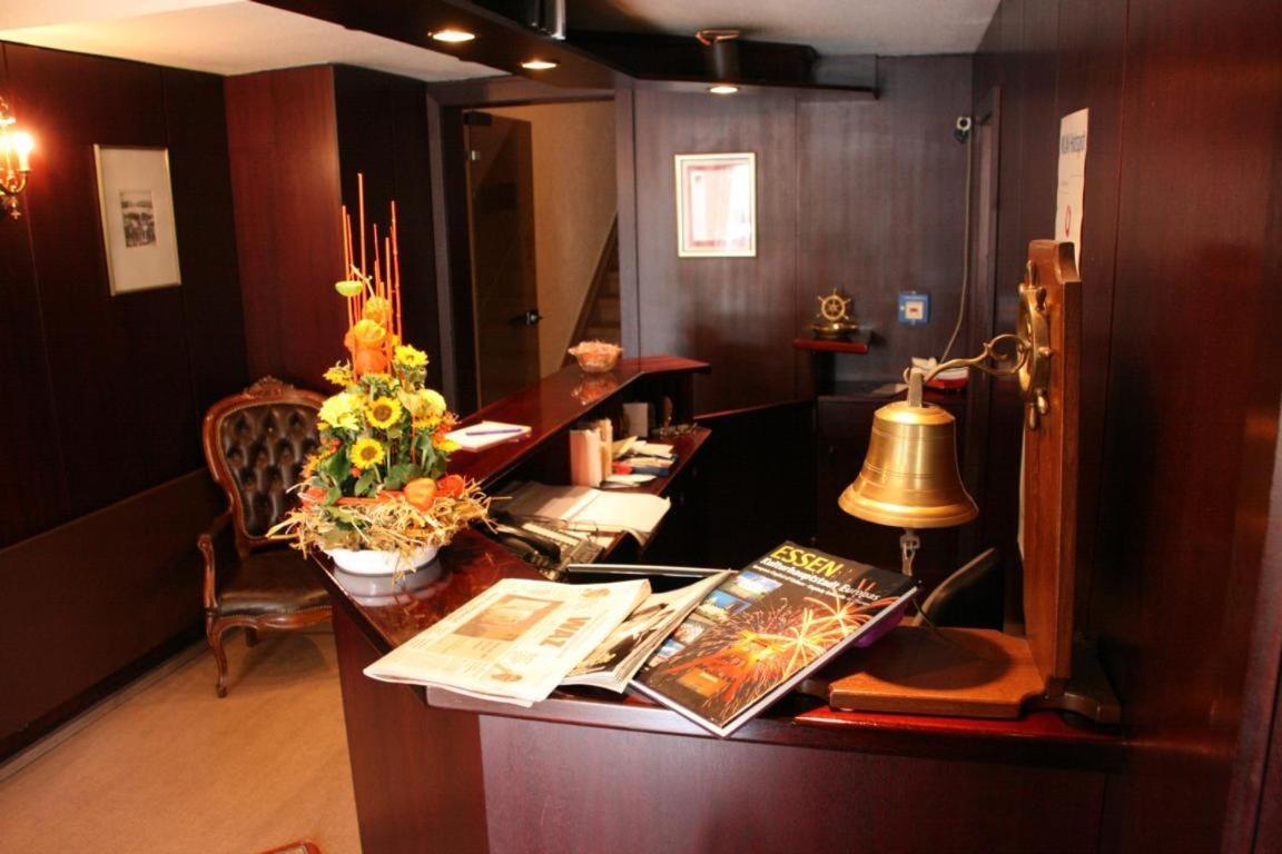 Hotel Diening Ессен Екстер'єр фото